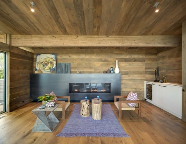 meubles-revêtement-mur-sol-plafond-bois-naturel-cheminée
