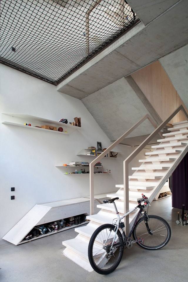 mezzanine-loft-escalier-droit-moderne-blanc