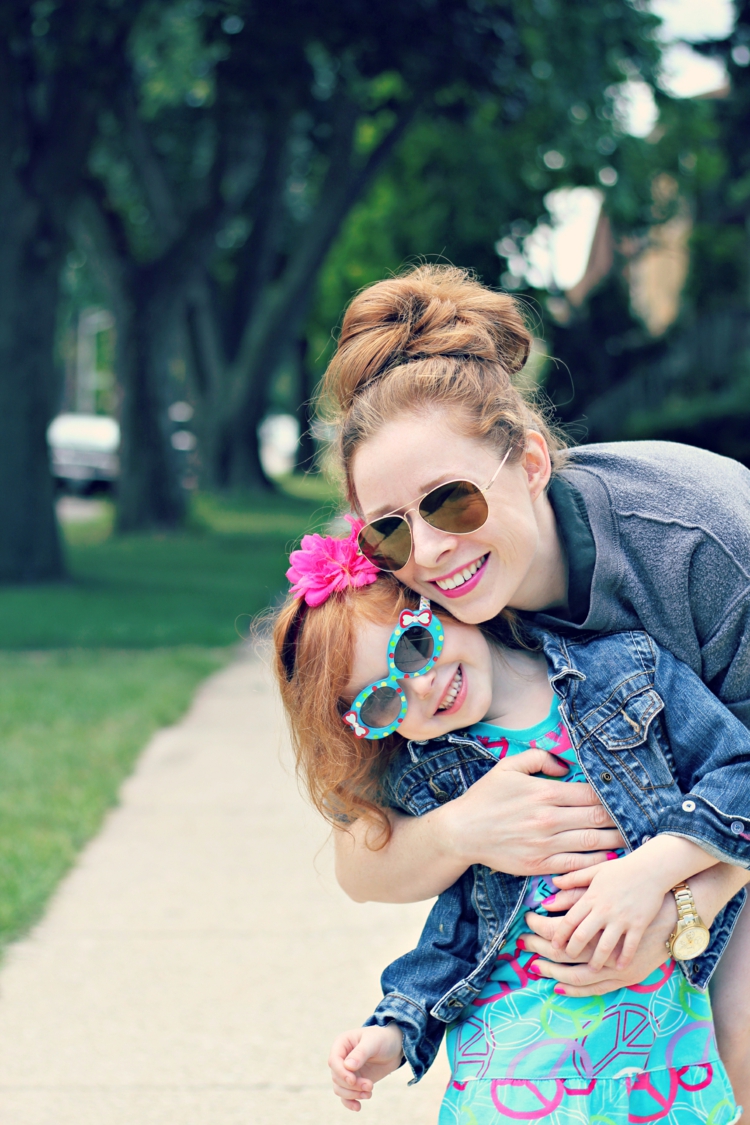 mode-femme-fillette-pareil-accessoires-lunettes-soleil-maman