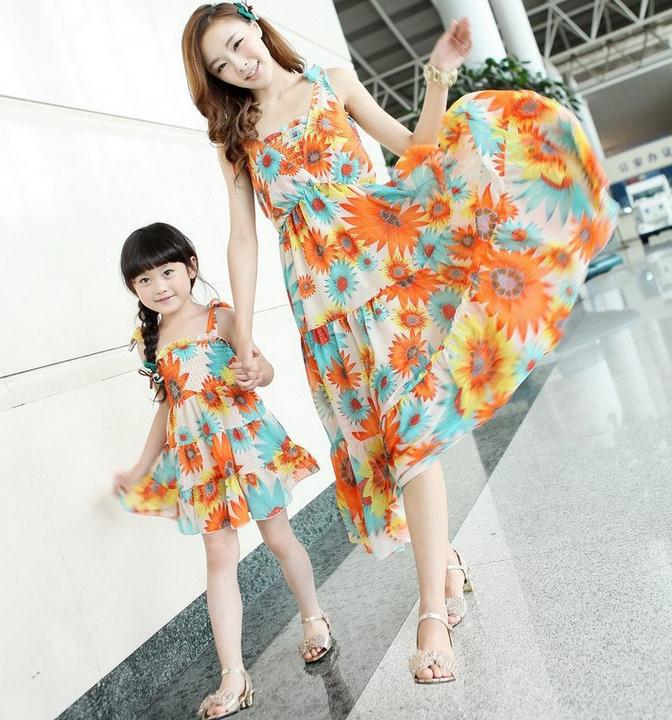 mode-femme-fillette-pareil-robe-été-motifs-floraux-orange-bleu mode pour femme