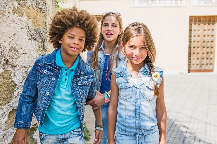 mode-été-2015-enfant-jeans-veste-lunette-street-style