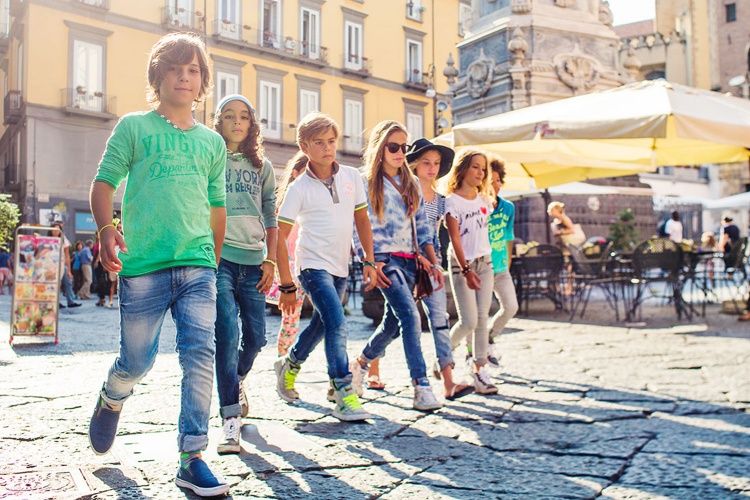 mode-été-2015-jeans-t-shirt-street-style-enfant