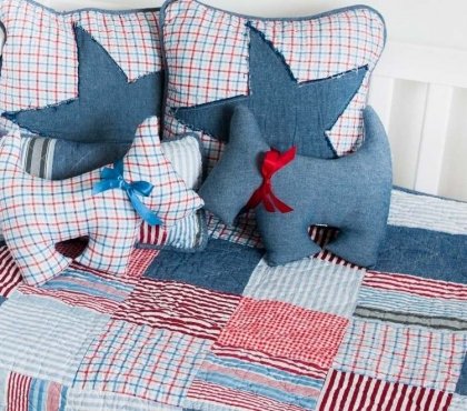 objet-deco-jeans-recycle-coussins-etoiles-chien-couverture