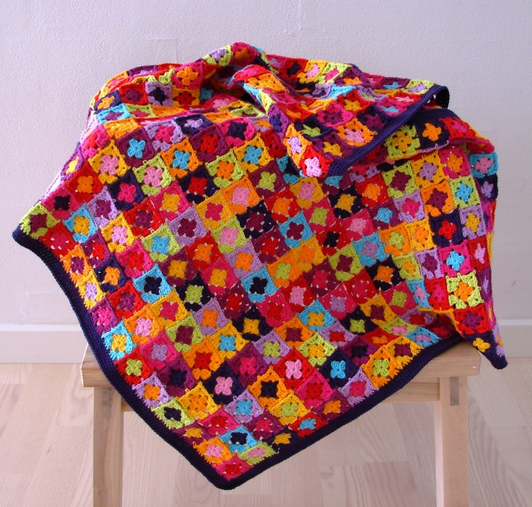 patchwork-facile-couverture-éléments-tricotés-multicolores 