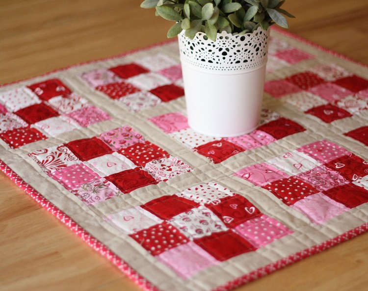 patchwork facile -set-table-patchwork-rose-rouge