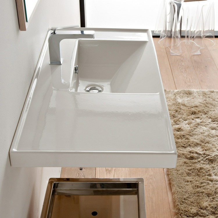 petite salle de bains lavabo Scarabeo table appoint transparente