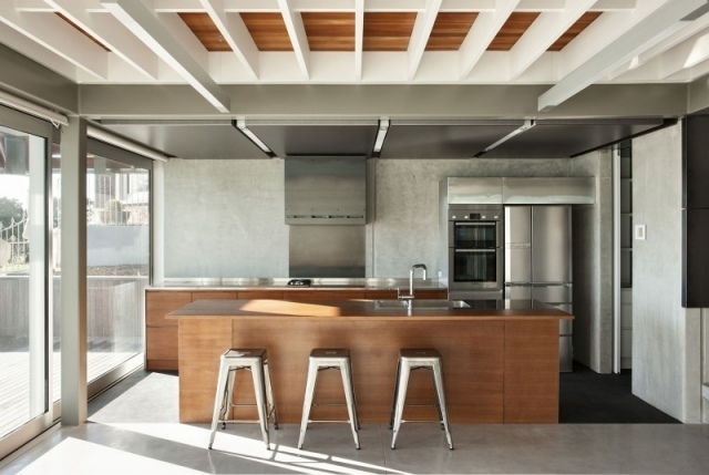plafond-design-caisson-cuisine-moderne-ilot-central-hotte-aspirante