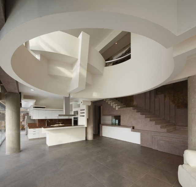 plafond-design-moderne-cuisine-hotte-aspirante-escalier