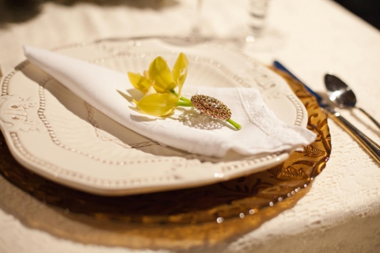 pliage de serviettes débutants décoration-sobre-élégante