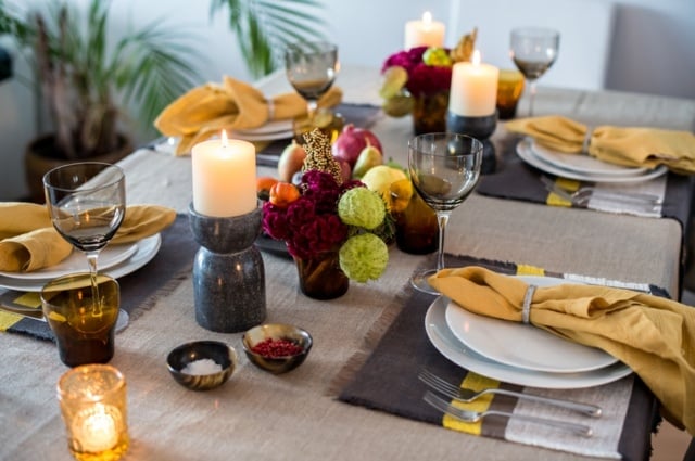 pliage-serviettes-facile-décoration-table-gris-jaune