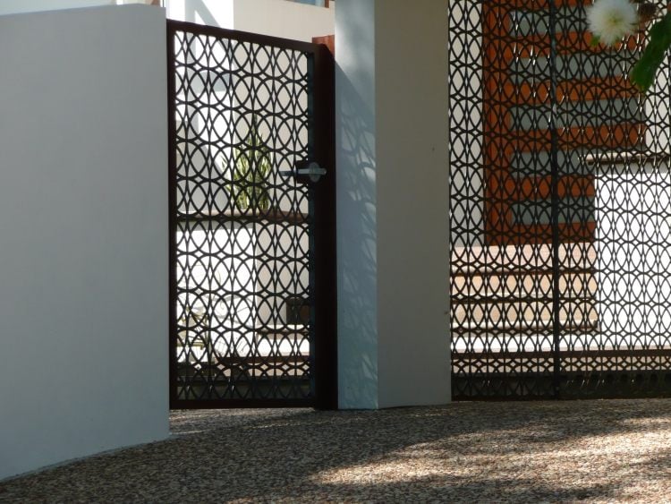 porte-jardin-clôture-panneau-occultant-métallique-motifs
