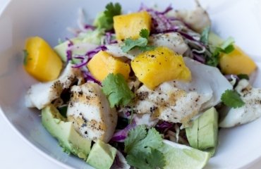 recettes de salades été entrées-froides-poisson-mangue-avocat