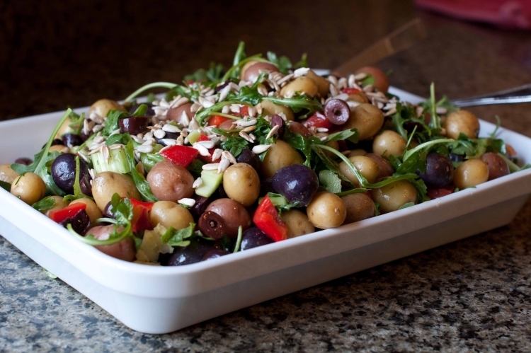recettes-salades-été-pommes-terre-olives-roquette