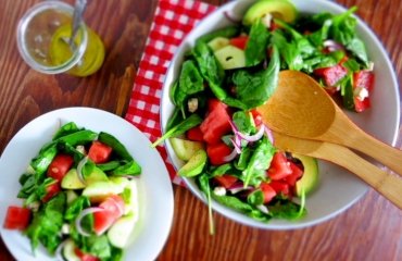 salade-pasteque-ete-avocat-épinard-oignon-concombre