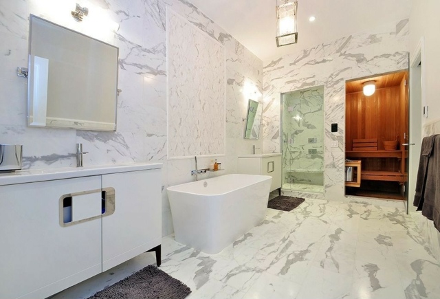 salle-bains-marbre-blanc-sauna-revêtement-bois