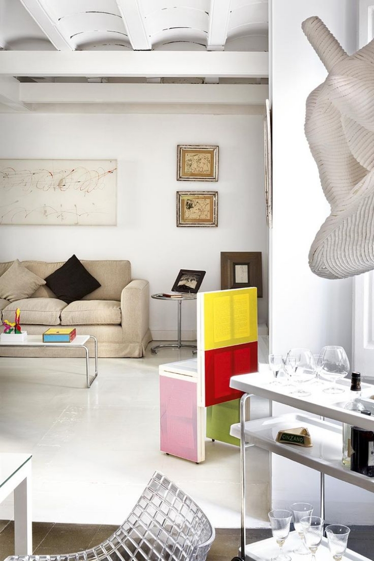 salon-blanc-meubles-tableaux-déco-sculpture-contemporaine
