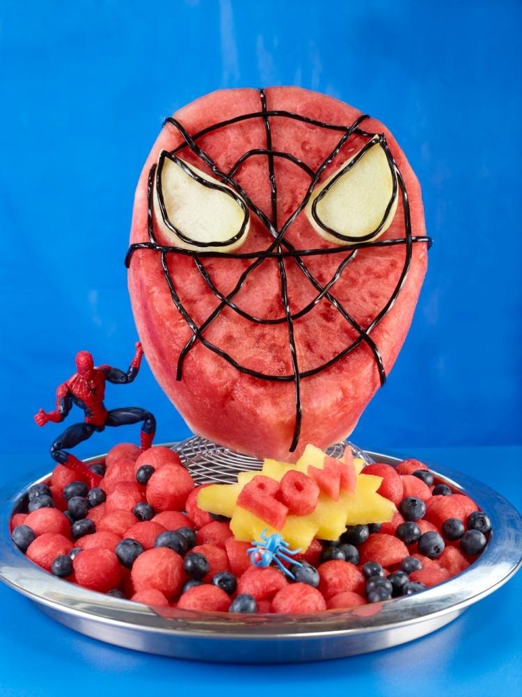 sculpture-pasteque-personnage-animé-Spider-man-myrtilles-boules-pastèque