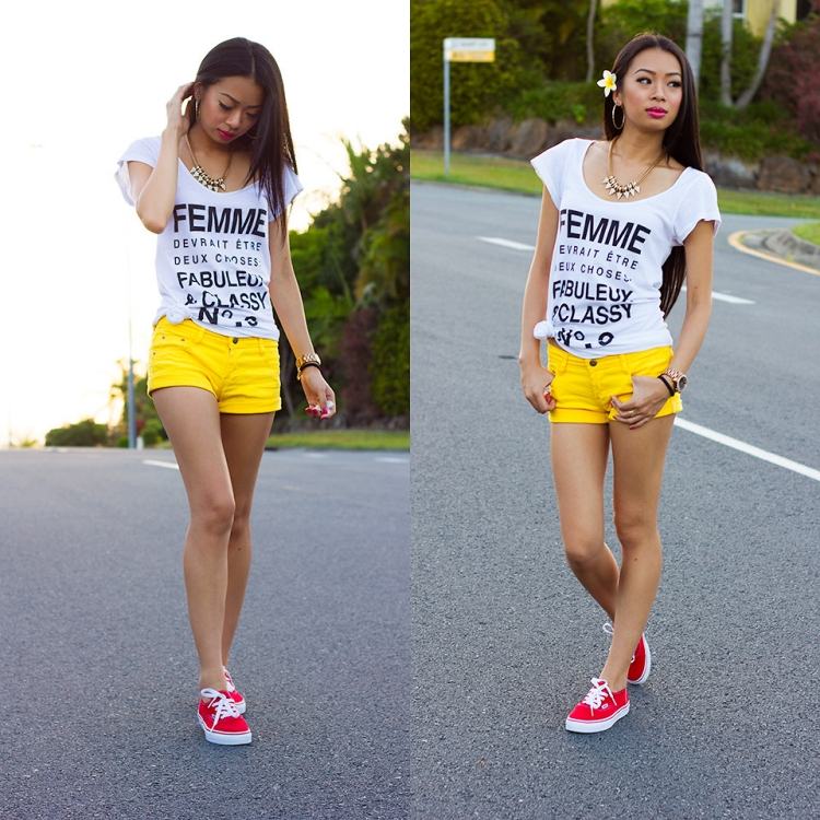 short-femme-couleur-jaune-top-collier-sneakers