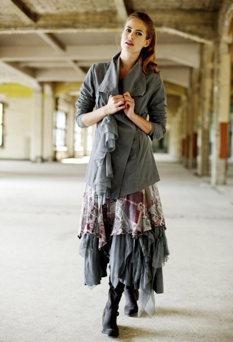 style-bohème-chic-jupe-asymétrique-gris-manteau