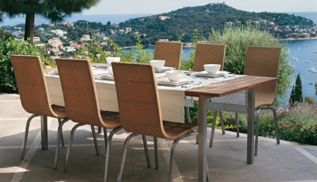 table-exterieur-bois-chaises-terrasse
