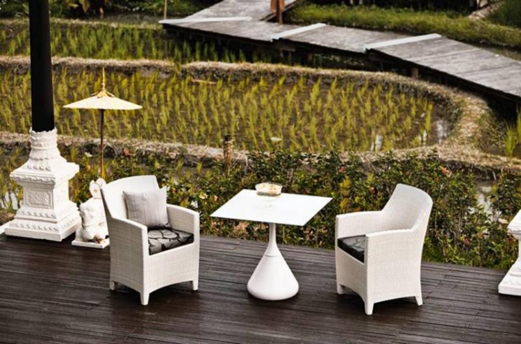 table extérieur chaises-terrasse-bois