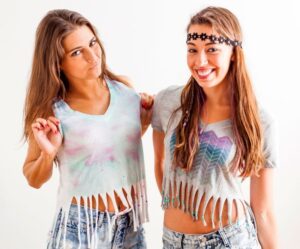 tee-shirt-femme-franges-hippie-jeans-bandeau-cheveux
