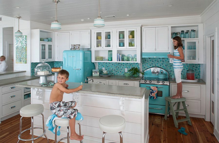 tendances-été-2015-amenagement-interieur-cuisine-style-plage-dosseret-turquoise