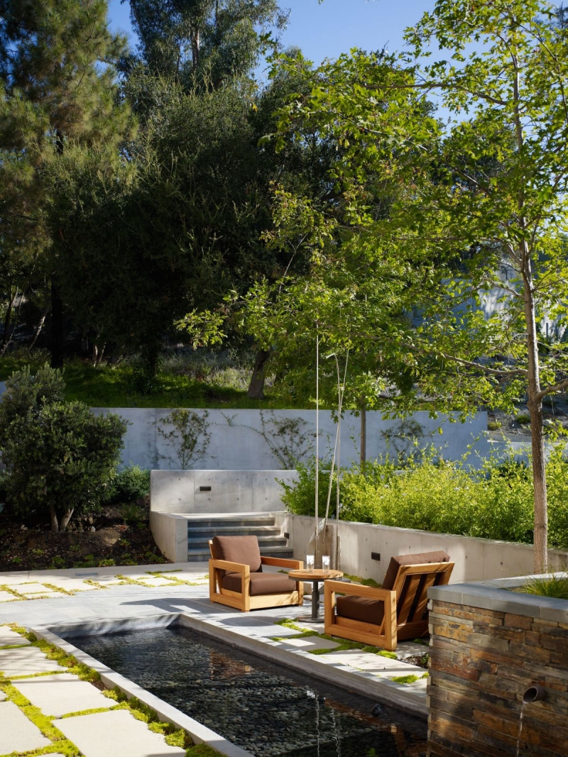terrasse-jardin-contemporaine-meubles-bois-cascades