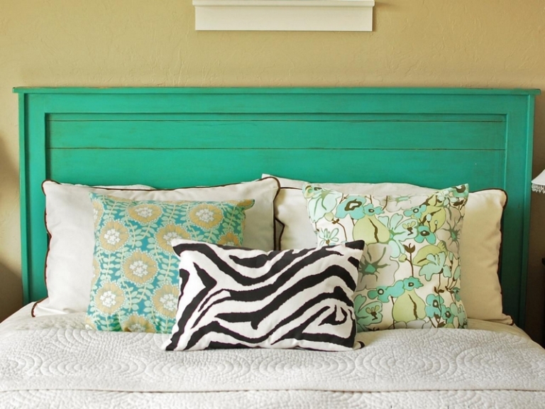 tête-lit-déco-chambre-coucher-adulte-bois-peint-turquoise