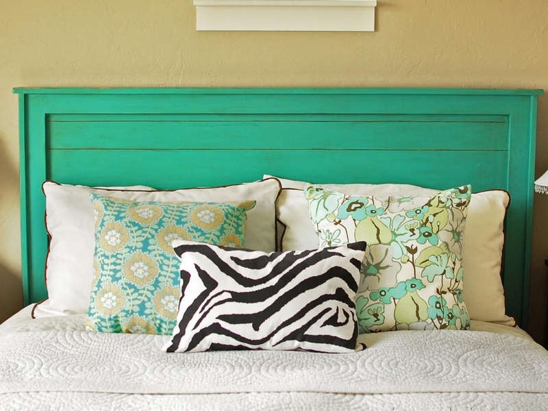 tête-lit-déco-chambre-coucher-adulte-bois-peint-turquoise