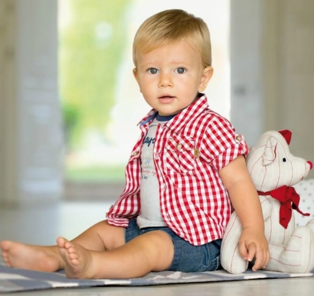 vetements-bebe-garcon-chemise-carrée-blanc-rouge-shorts-jean