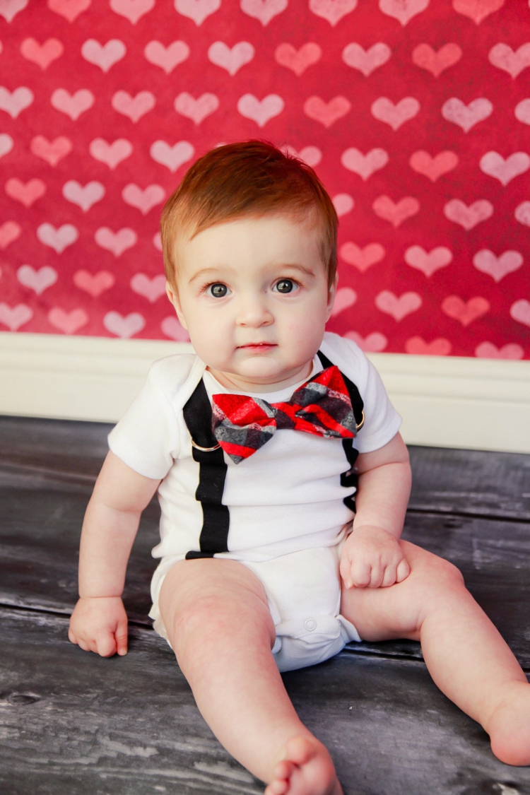 vetements-bebe-garcon-grenouillère-blanche-papillon-rouge vêtements bébé garçon