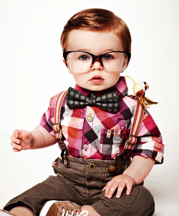 vetements-bebe-garcon-paire-lunettes-chemise-carrée-jeans-marron-papillon