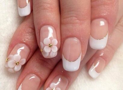 French-manucure-gel-fleurs-dessins-deco-base-transparente