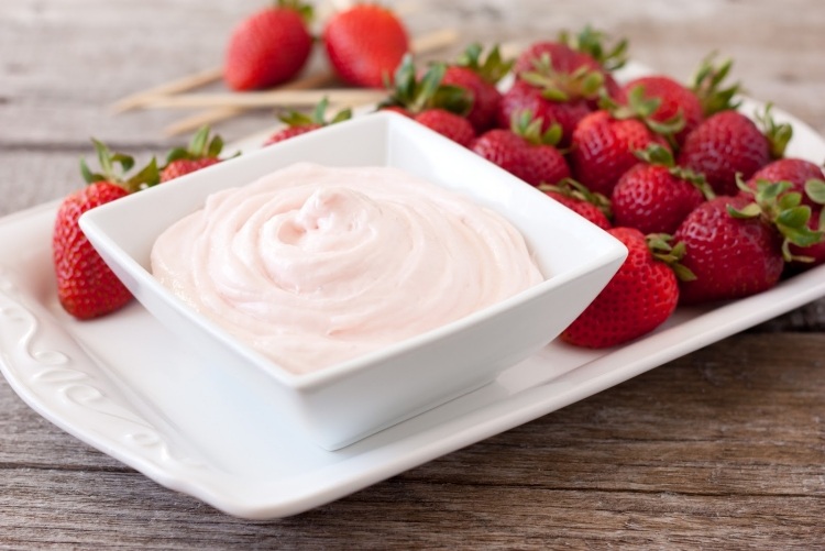 amuse-bouche-facile-sain-sans-cuisson-fraises-yaourt