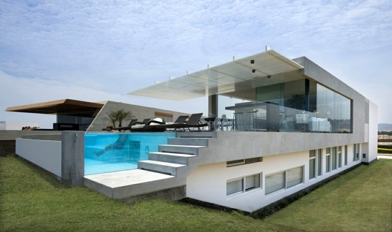 architecture-moderne-maison-3-niveaux-piscine-paroi-verre