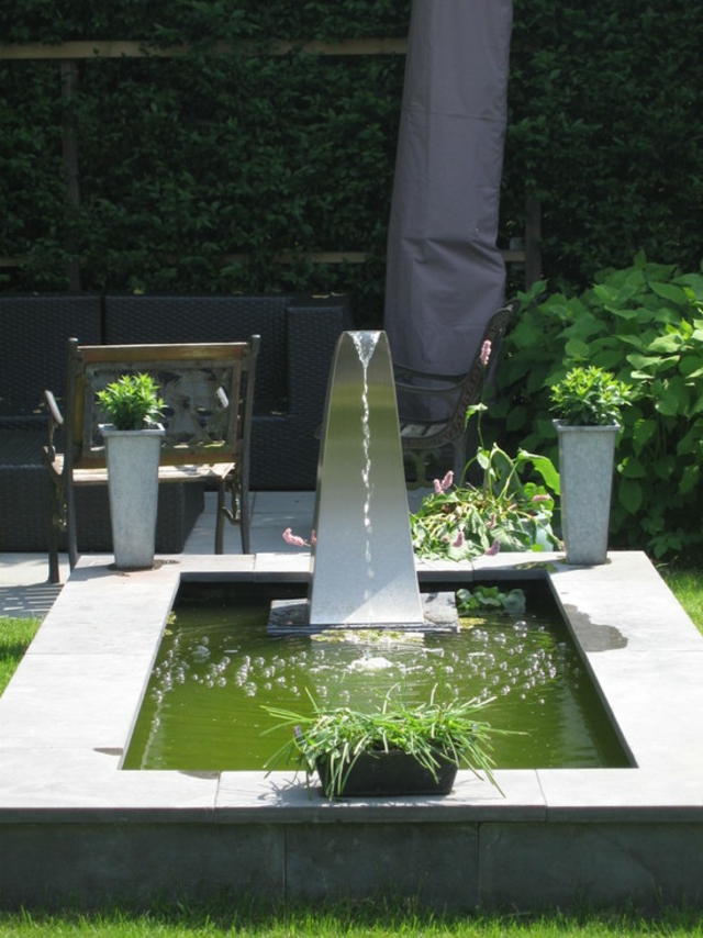 bassin-béton-cascade-jardin-salon-extérieur-moderne