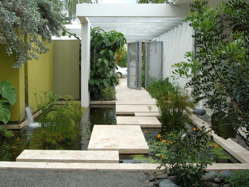 bassin-de-jardin-pergola-cascade-sol-gravier-decoratif