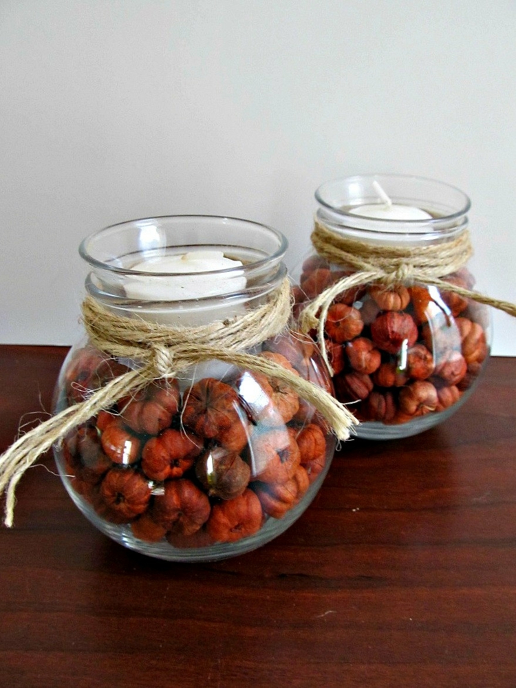 bricolage-automne-vases-ronds-petites-citrouilles-rubans-lin-bougies