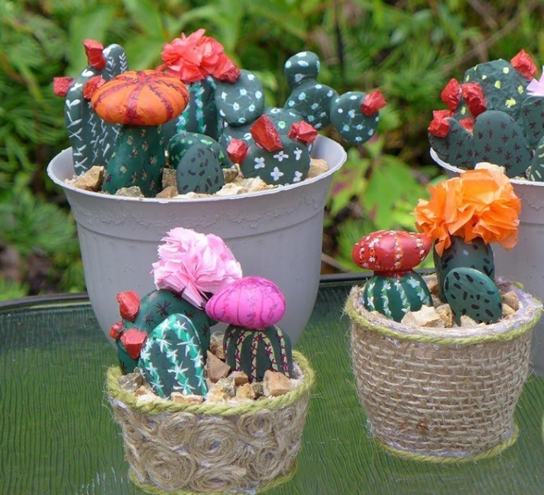 bricolage-facile-idee-deco-maison-galet-decoratif-cactus-fleurs