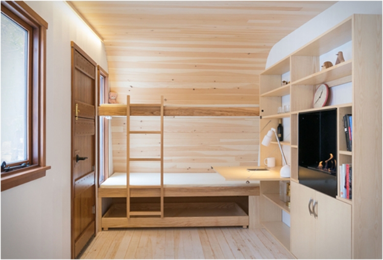 cabane-design-caravane-lit-mezzanin-armoire-rangement-etageres-bois