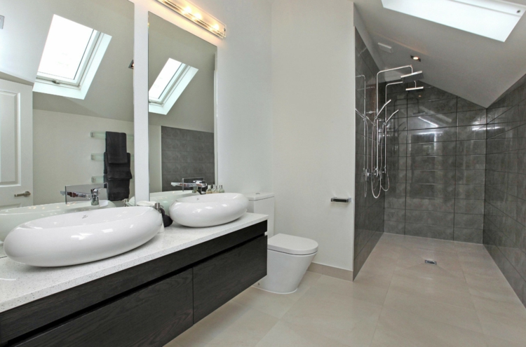 carrelage-gris-mural-moderne-salle-bains-douche-italienne-meuble-vasque-bois