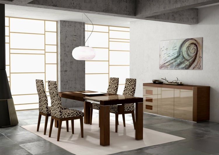 carrelage-gris-sol-grand-format-salle-manger-table-commode-bois-chaises-tapissées