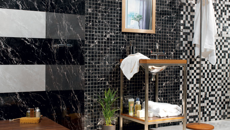 carrelage-moderne-mural-aspect-marbre-noir-mosaique-noir-blanc-salle-bains