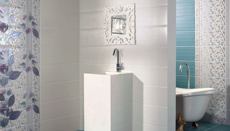 carrelage-moderne-mural-blanc-bleu-clair-motifs-floraux-pois-salle-bains-sanitaire-blanc