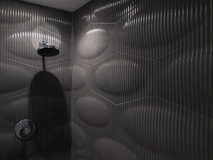 carrelage-mural-béton-effet-3D-salle-bains
