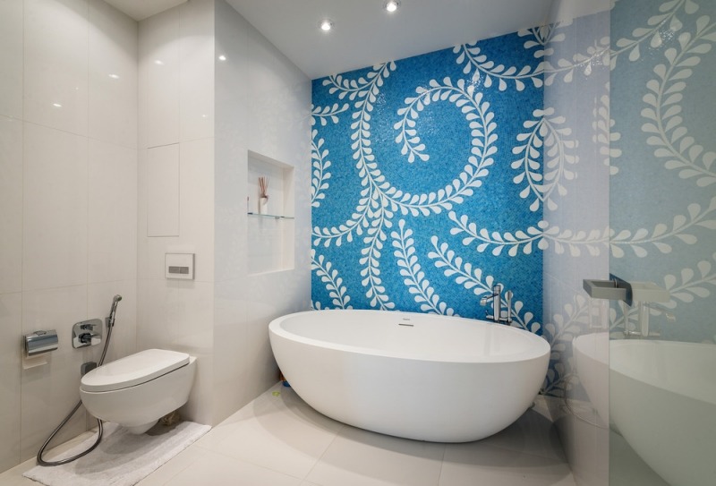 carrelage mural salle bain blanc mosaïque bleue florale