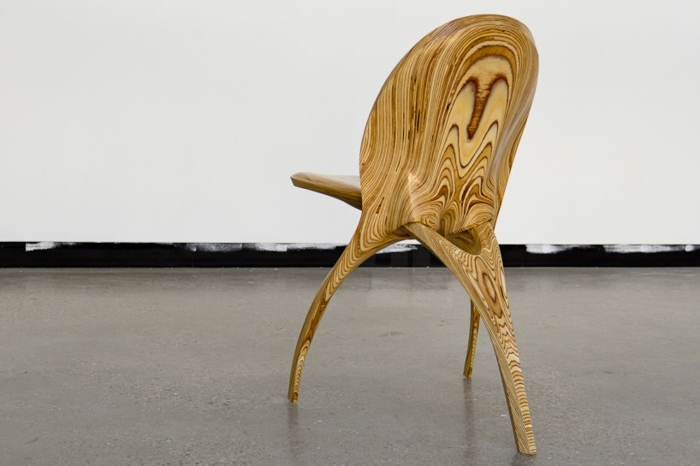 chaise-design-contreplaque-trois-pieds