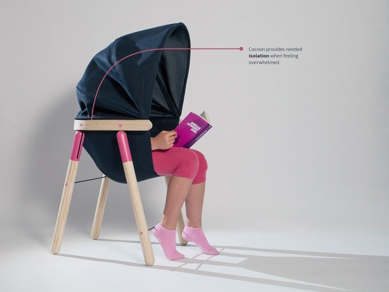 chaise-design-enfant-capot-pieds-bois