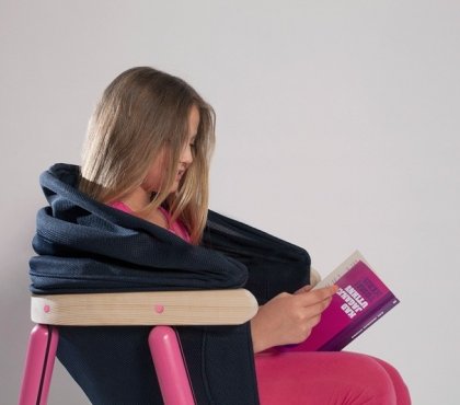 chaise-design-enfant-violet-bois
